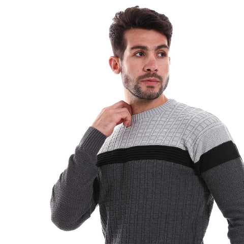 Men's wool pullover round neck.