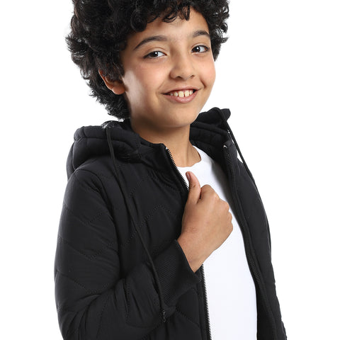 Boys' jacket capotene with zipper and pockets.