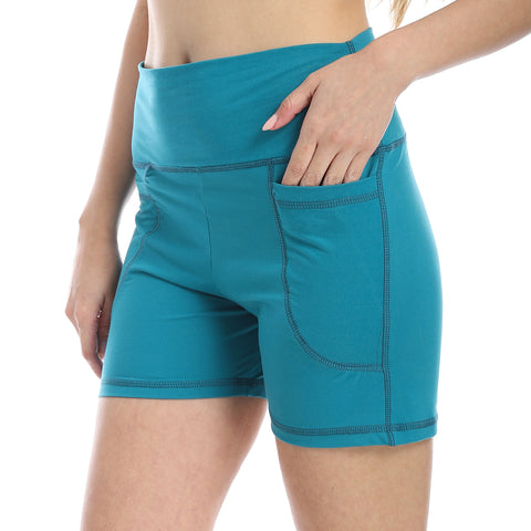 women sport short with side pockets