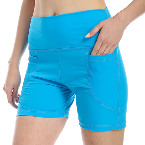women sport short with side pockets