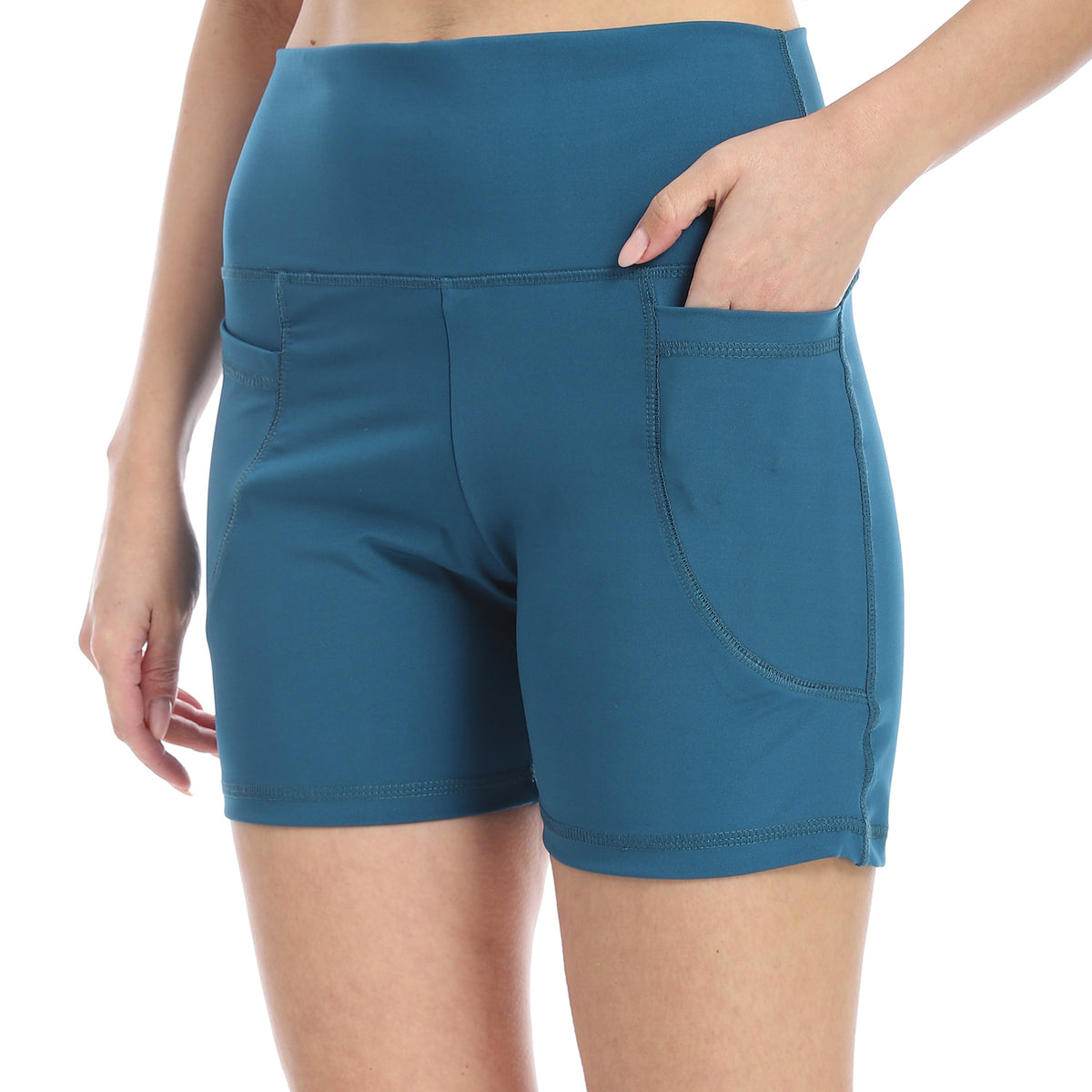 women sport short with side pockets