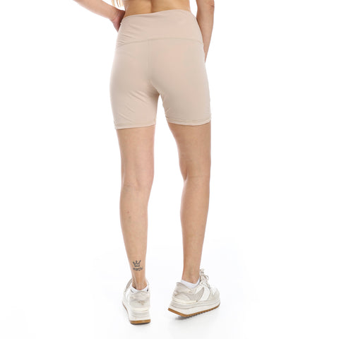 women sport short with side pockets-شورت رياضي نسائي بجيوب مناسب لاداء التمارين 