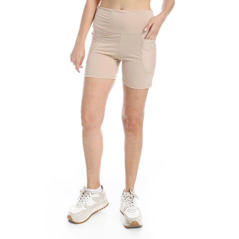 women sport short with side pockets-شورت رياضي نسائي بجيوب مناسب لاداء التمارين 