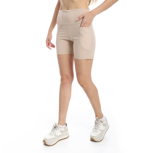 women sport short with side pockets-شورت رياضي نسائي بجيوب مناسب لاداء التمارين 