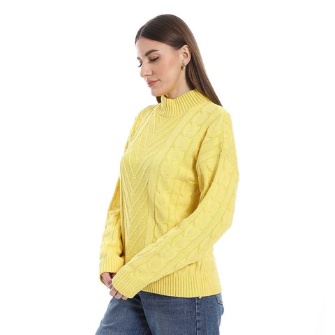 Women wool pullover with round neck