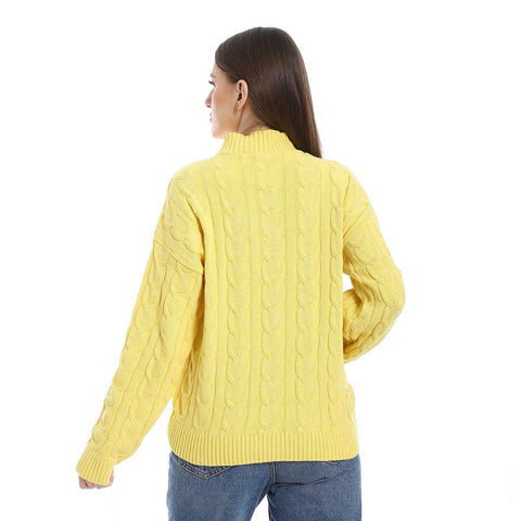Women wool pullover with round neck