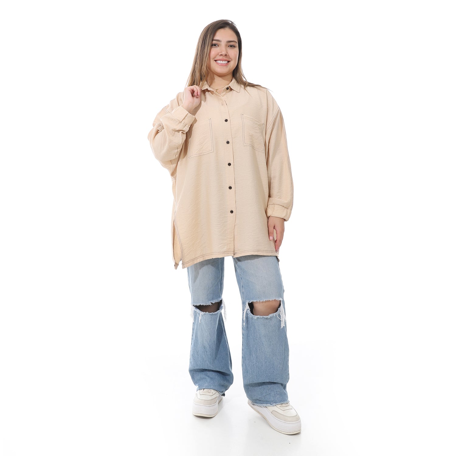Women's linen shirt with collared neck and long sleeves from Caesar - قميص نسائي بيج واسع بجيوب اماميه من سيزر 