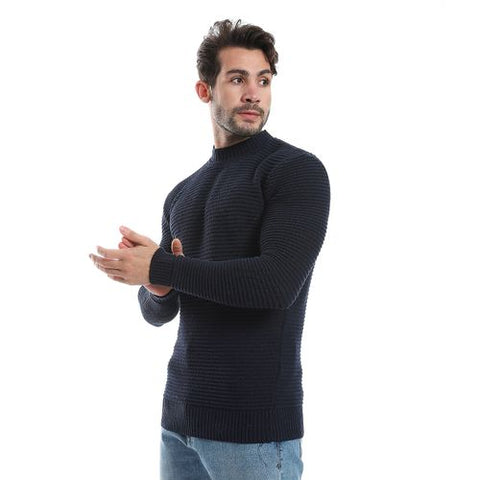 Men's wool pullover with round neck