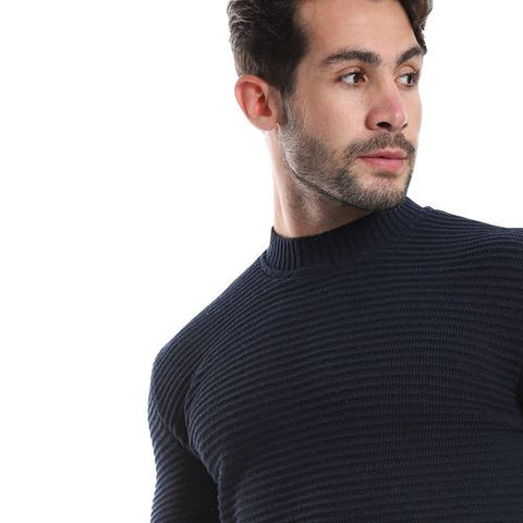 Men's wool pullover with round neck