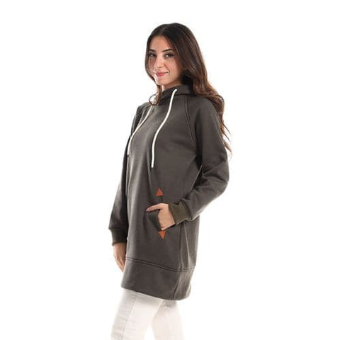 woman hoodie with pocket and triangle leather in side